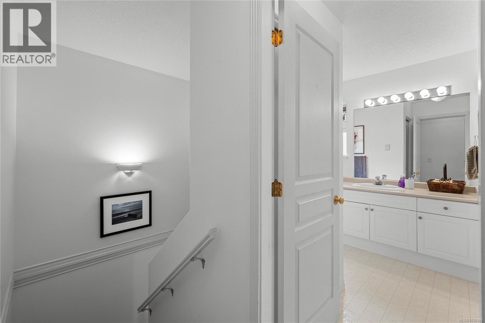 #2 290 Corfield St S - 24