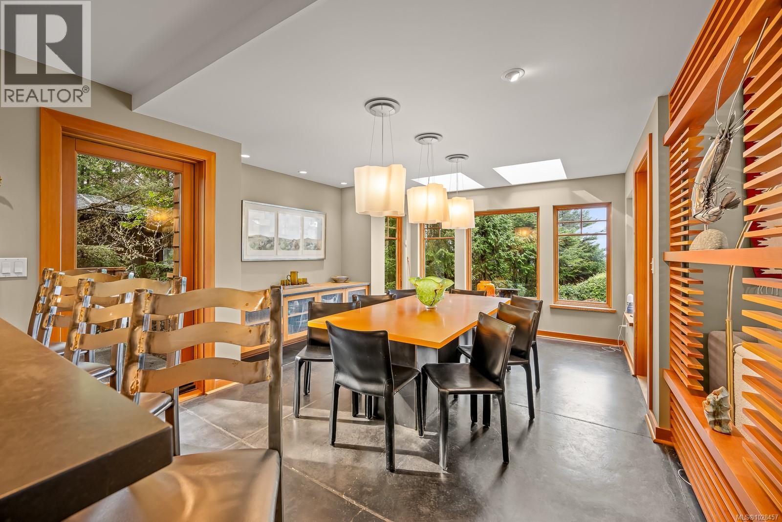 1257 Lynn Rd, Tofino