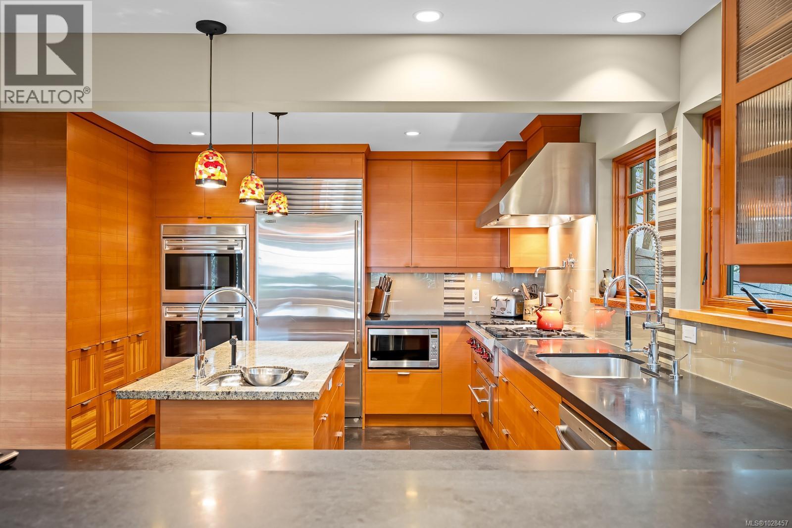 1257 Lynn Rd, Tofino