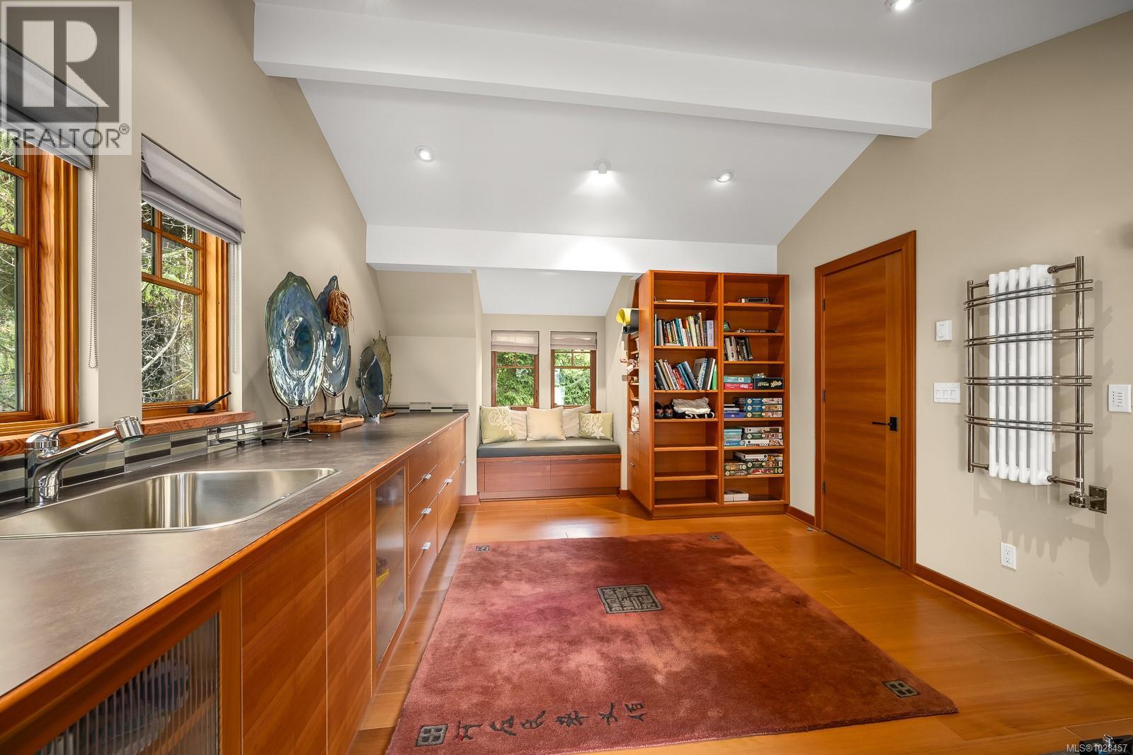 1257 Lynn Rd, Tofino