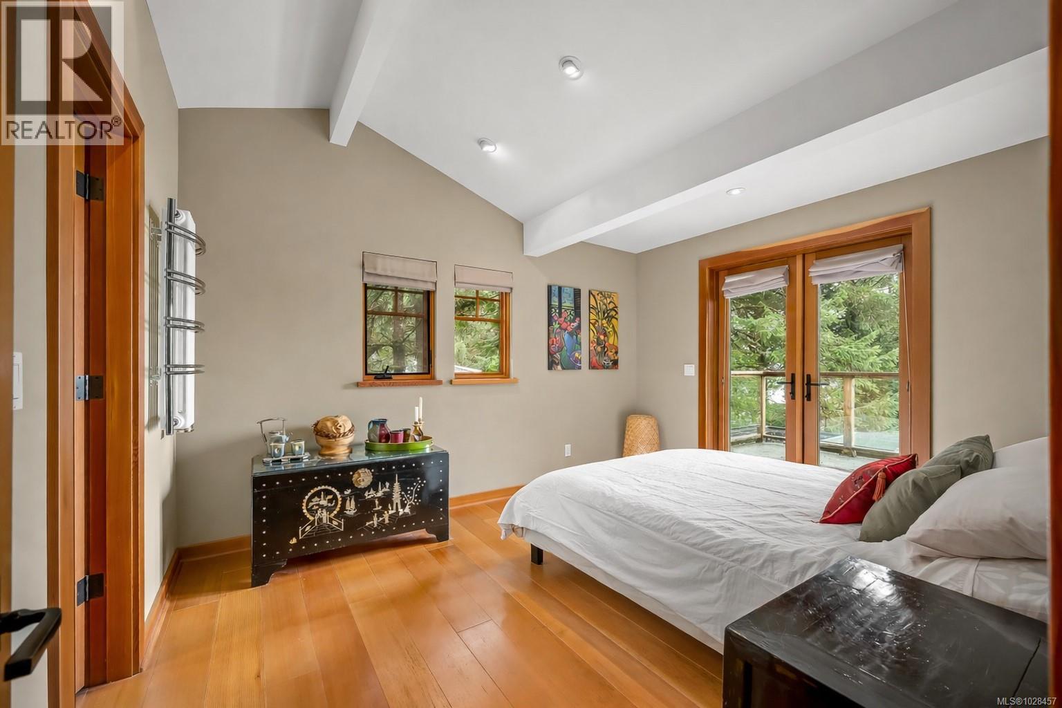 1257 Lynn Rd, Tofino