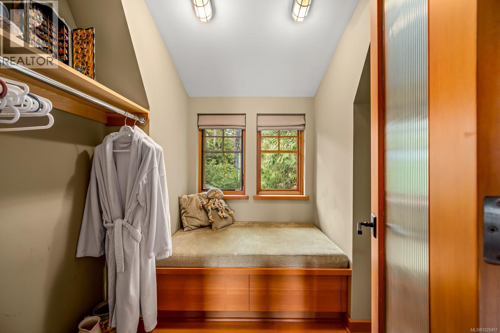 1257 Lynn Rd, Tofino