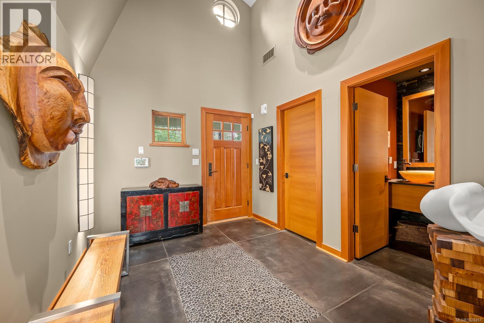 1257 Lynn Rd, Tofino