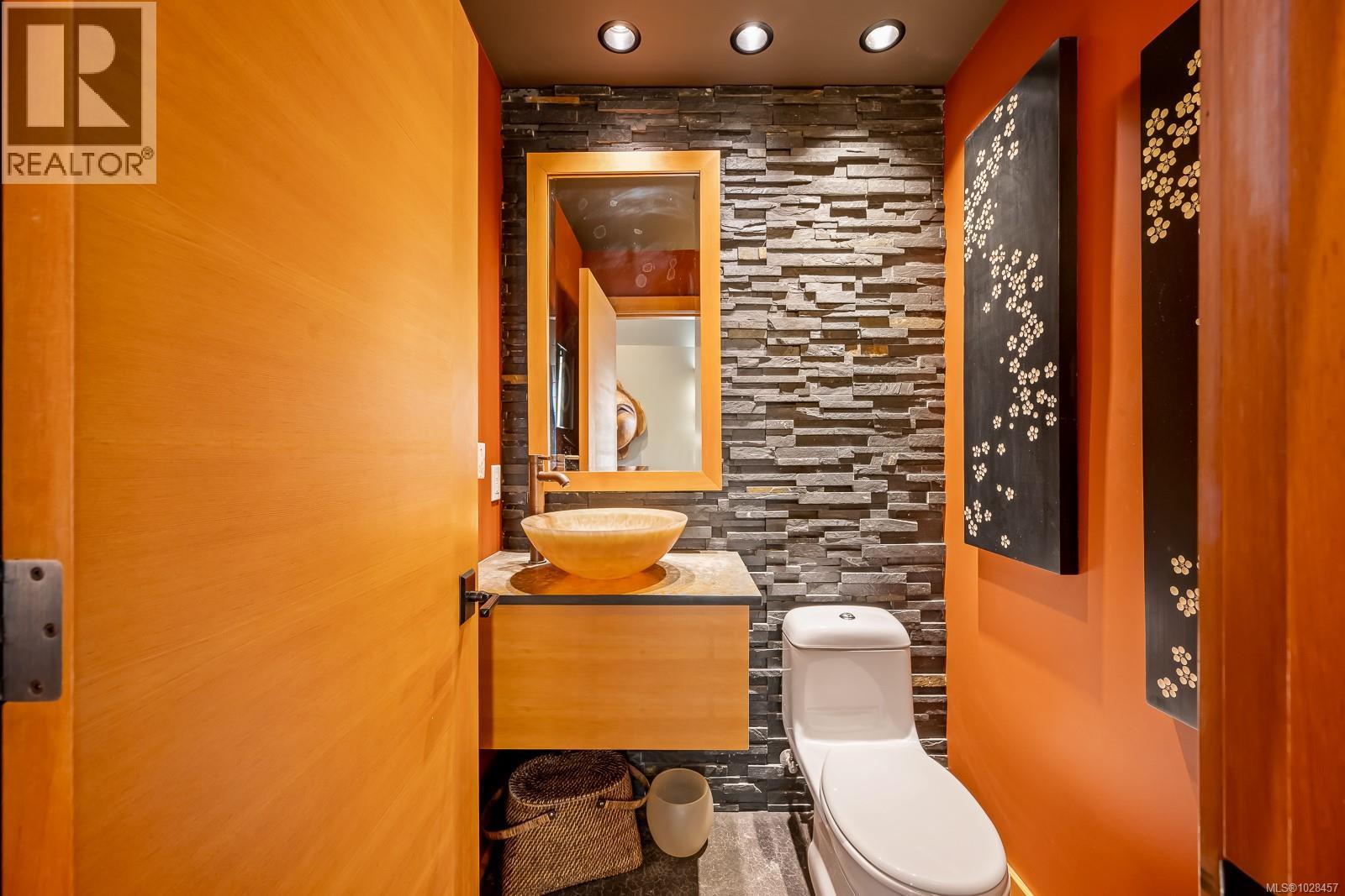 1257 Lynn Rd, Tofino