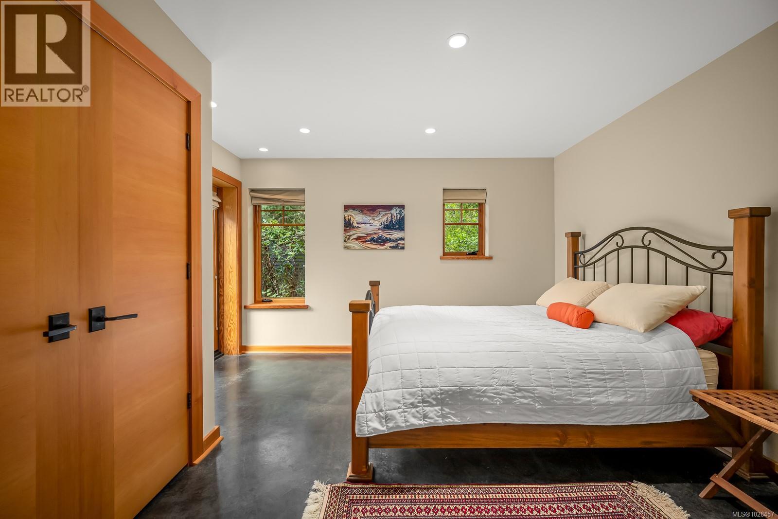 1257 Lynn Rd, Tofino