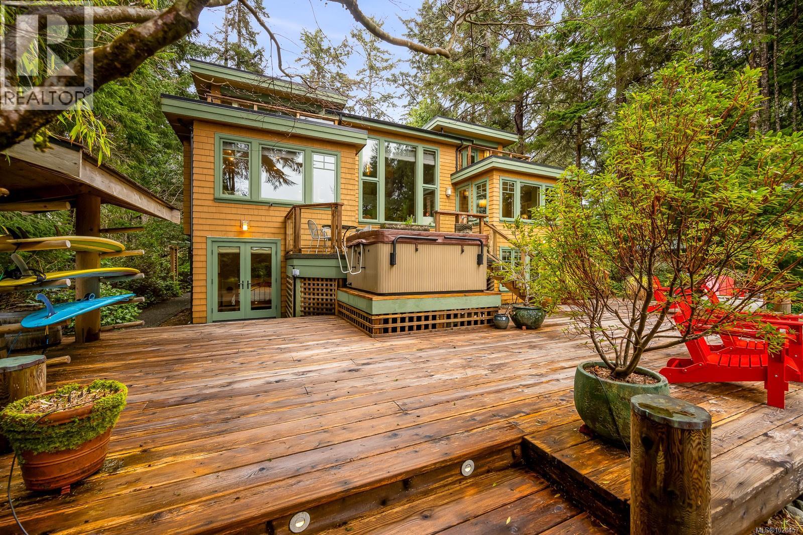 1257 Lynn Rd, Tofino