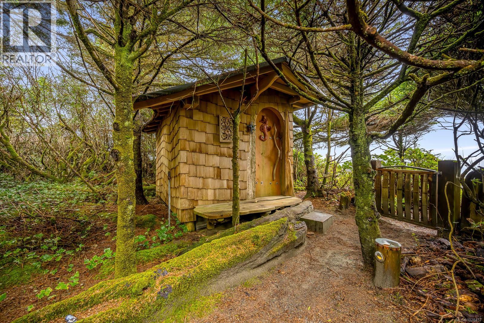 1257 Lynn Rd, Tofino