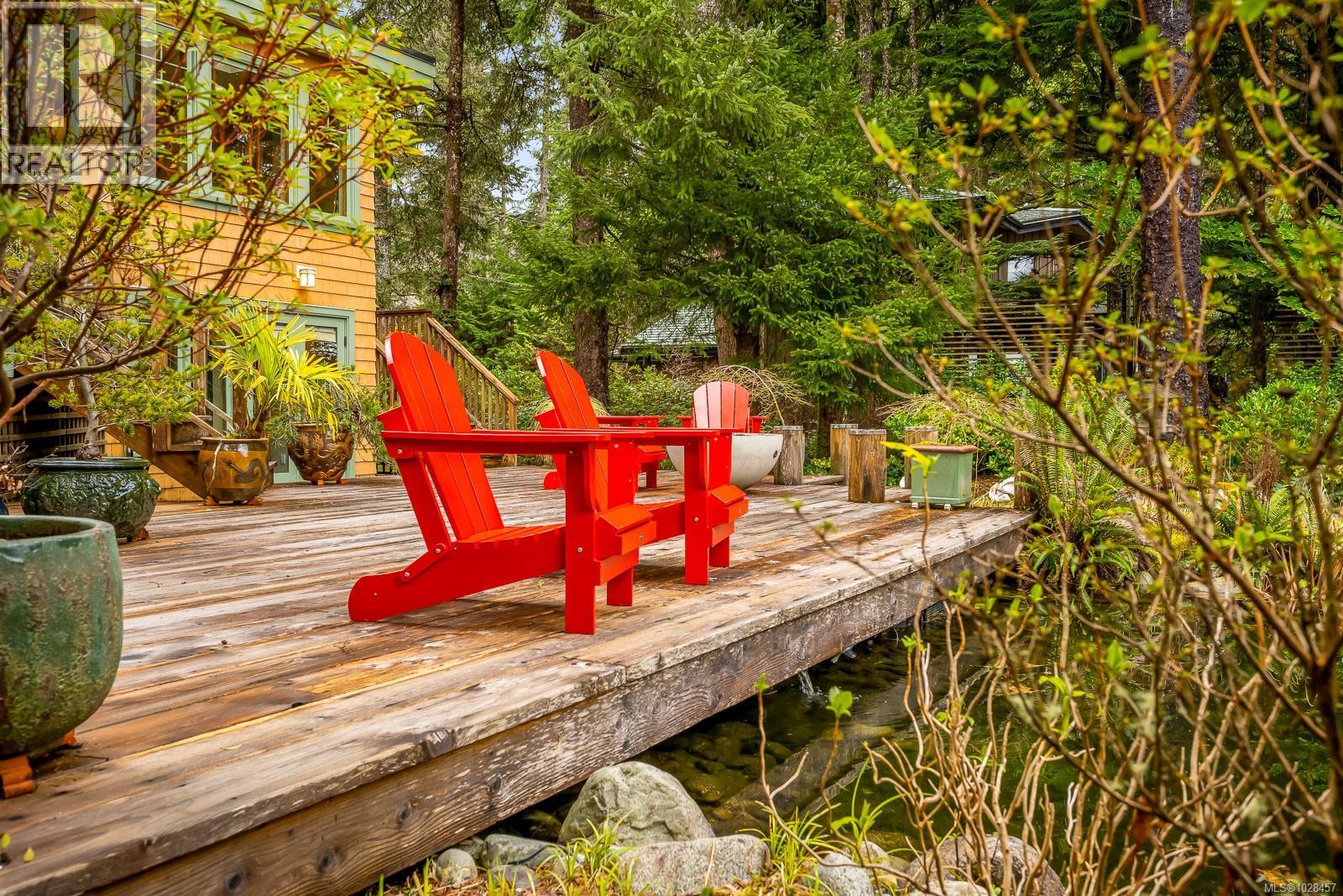 1257 Lynn Rd, Tofino