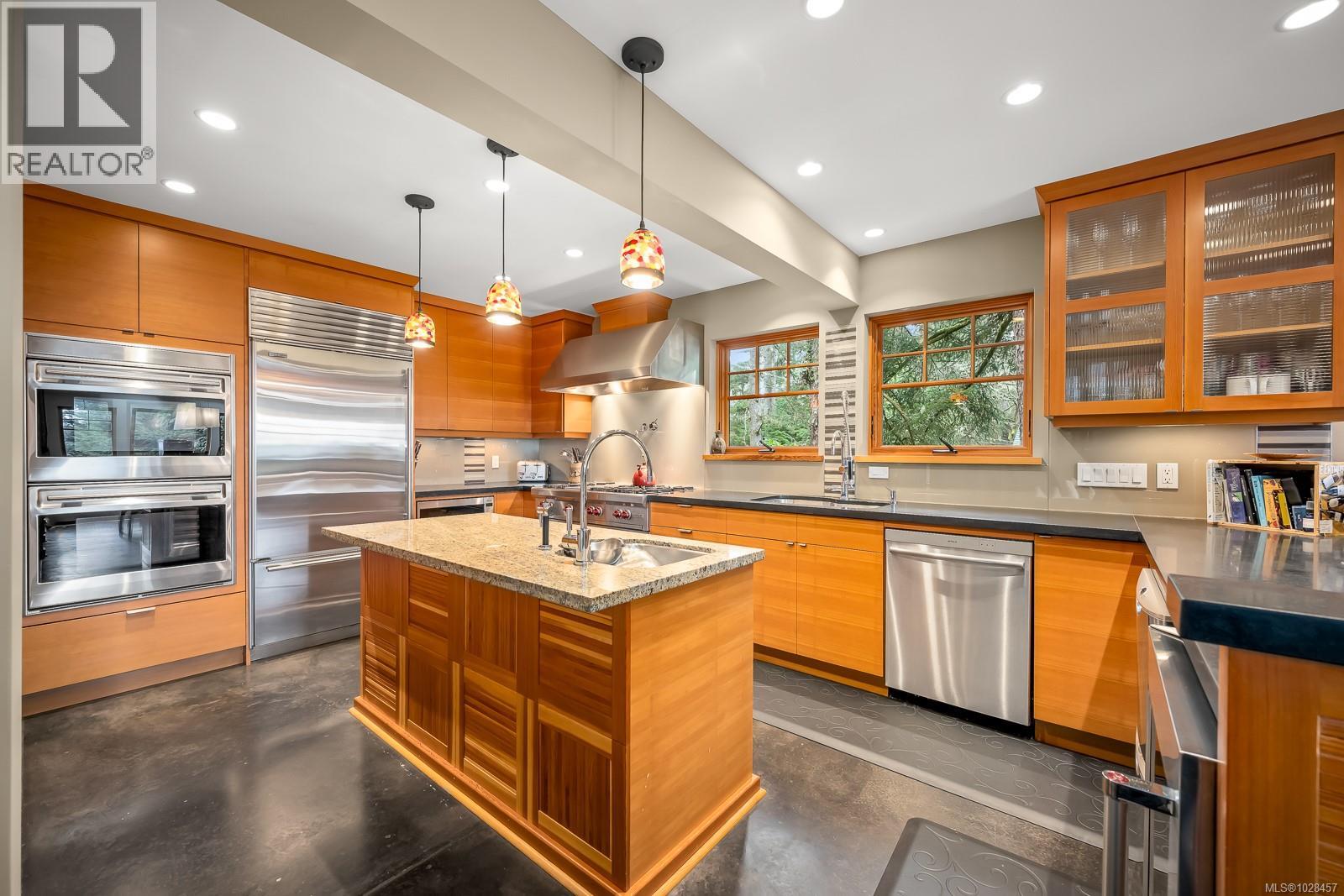 1257 Lynn Rd, Tofino