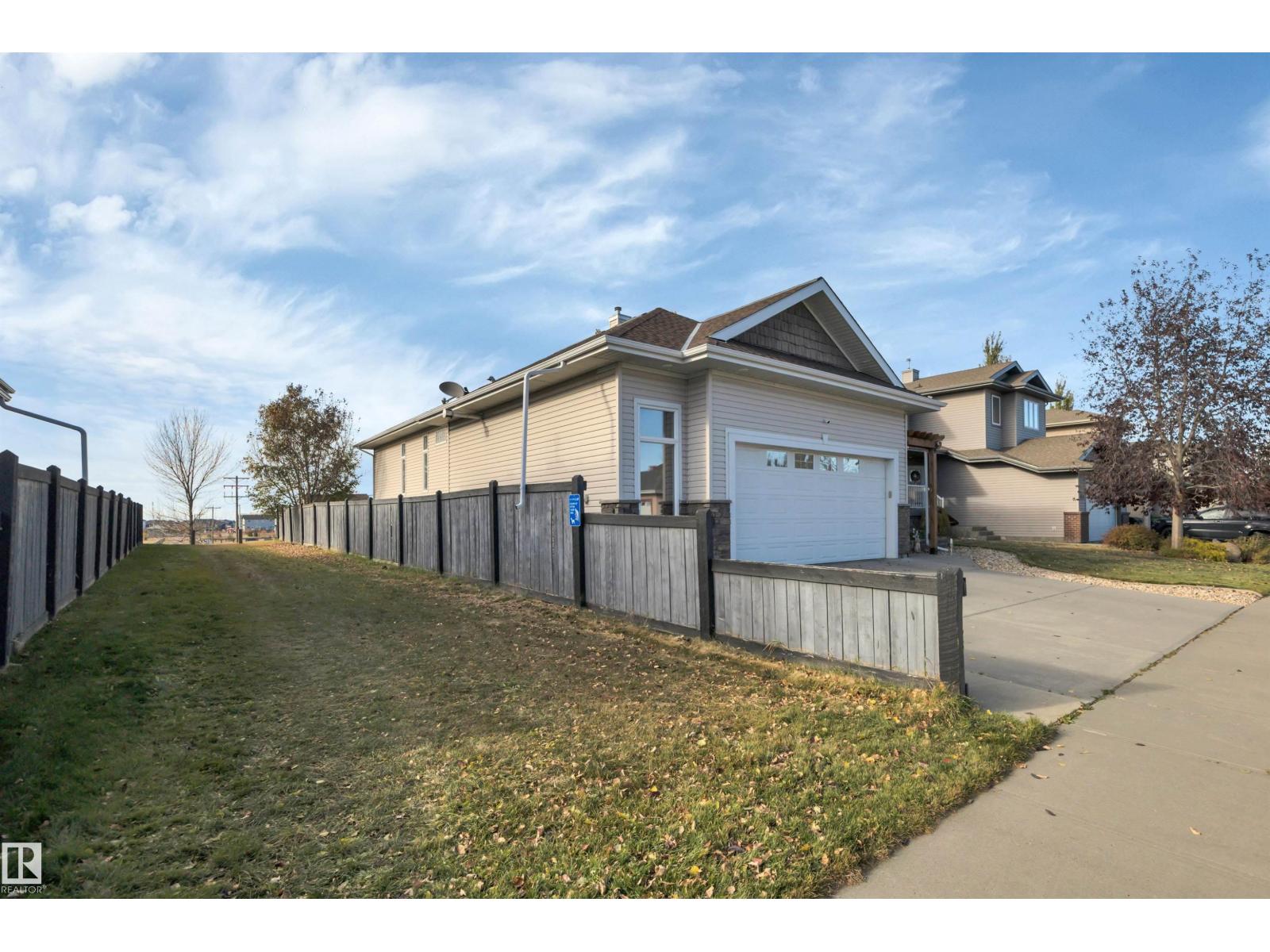 99 SHORES DR, Leduc