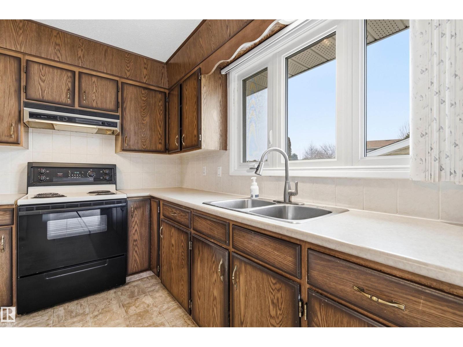 16303 111 ST NW, Edmonton