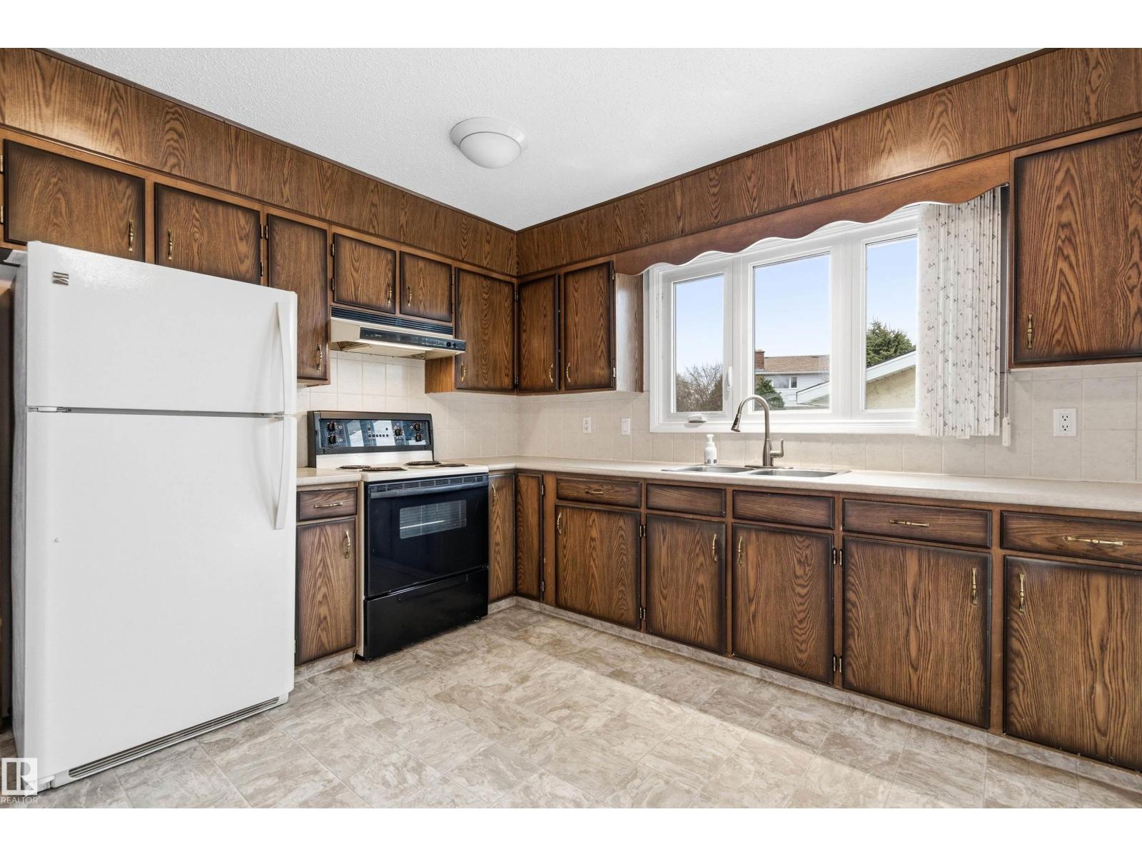 16303 111 ST NW, Edmonton