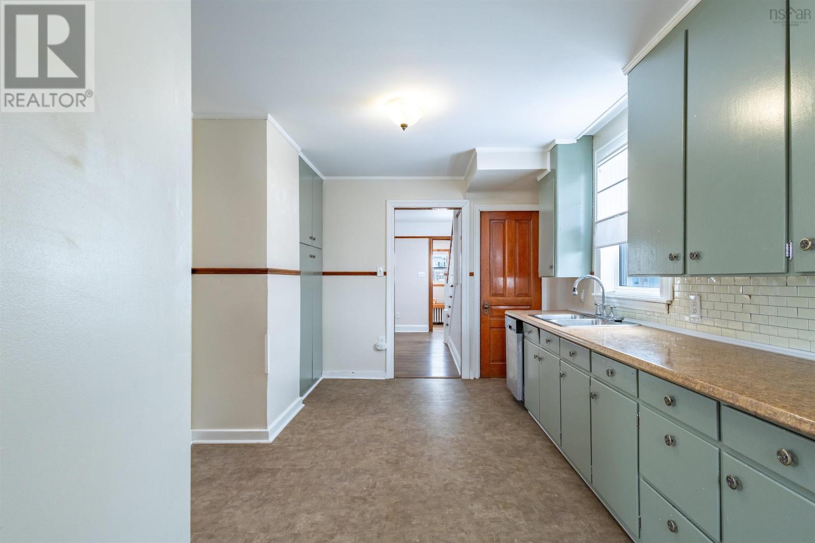 Property 16 of 31 of 133 Broadway