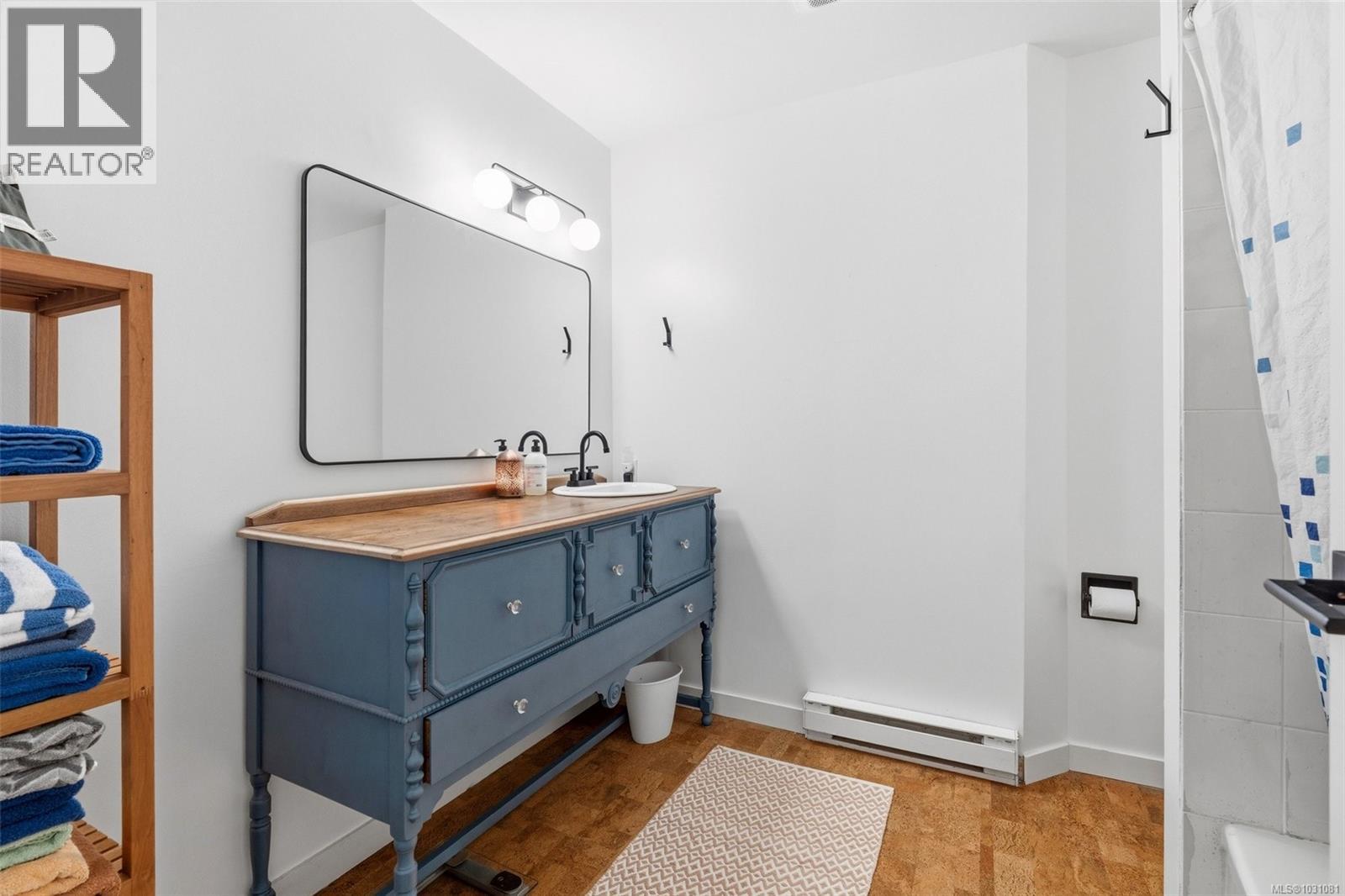 877 Kindersley Rd, Esquimalt