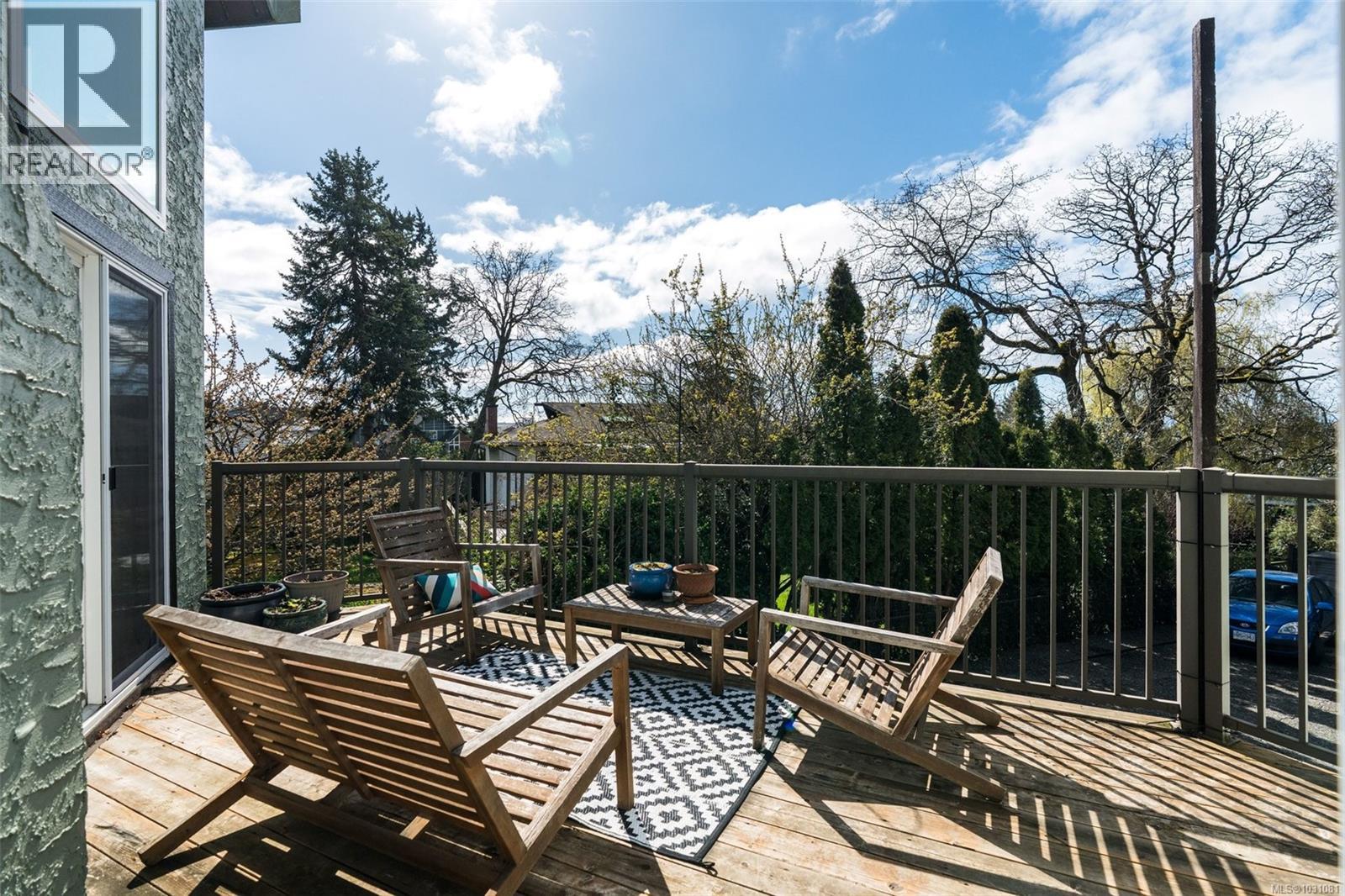 877 Kindersley Rd, Esquimalt