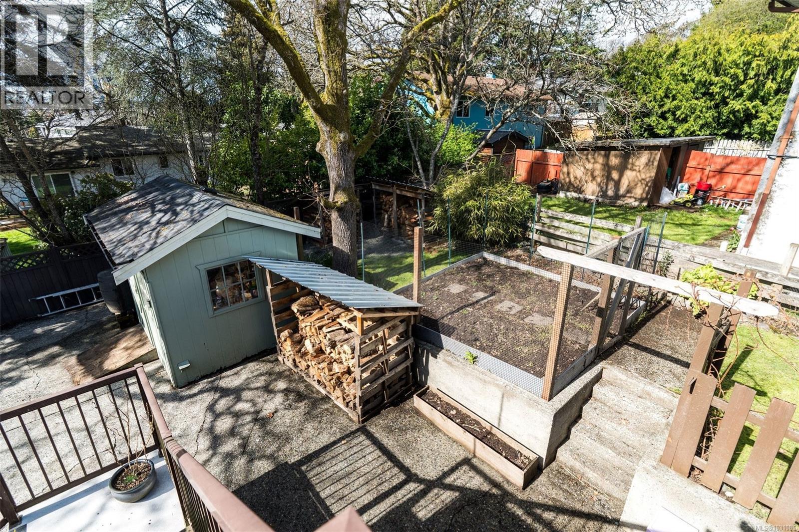 877 Kindersley Rd, Esquimalt