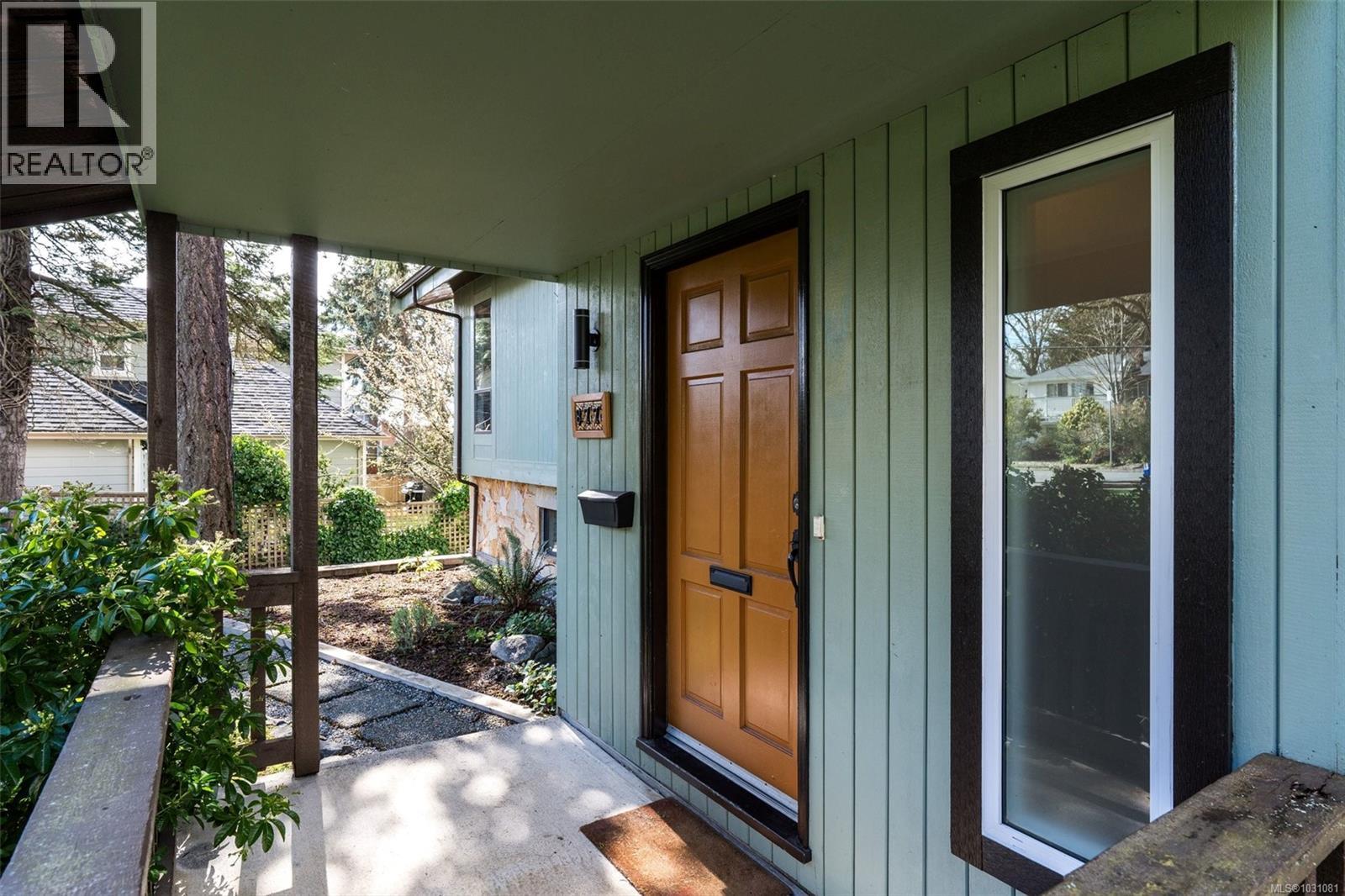 877 Kindersley Rd, Esquimalt