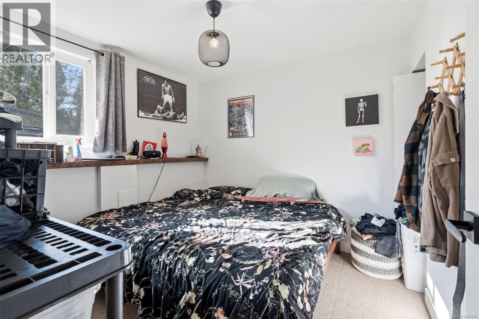 877 Kindersley Rd, Esquimalt