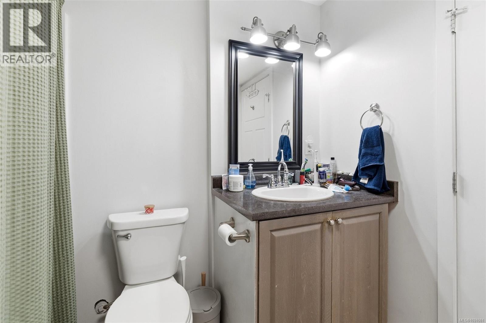 877 Kindersley Rd, Esquimalt