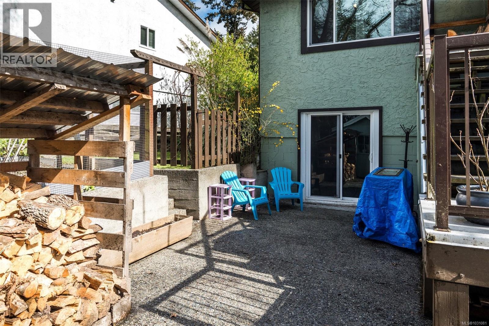 877 Kindersley Rd, Esquimalt