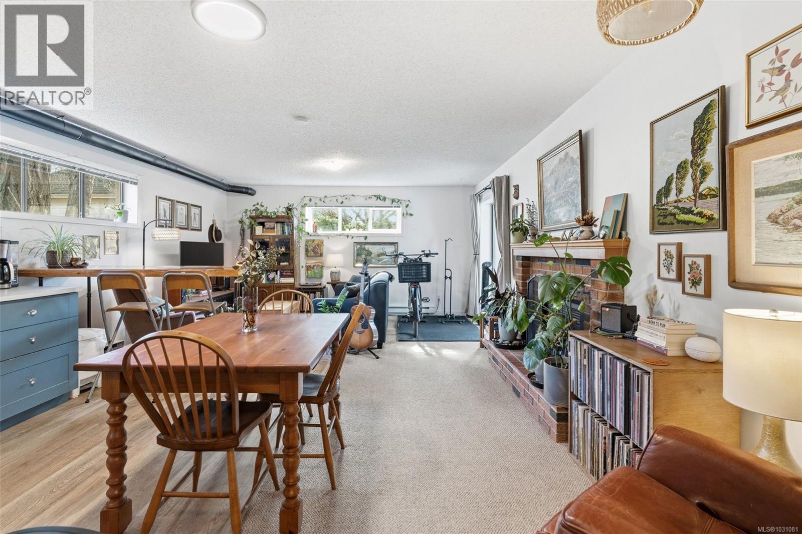 877 Kindersley Rd, Esquimalt