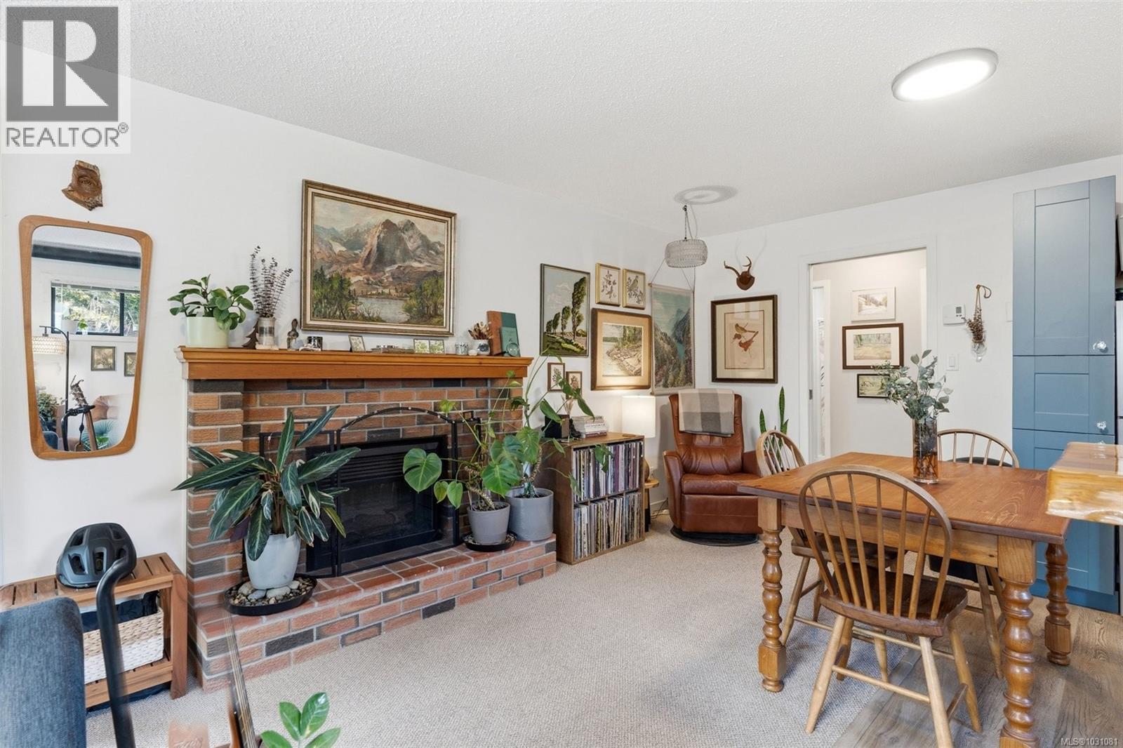 877 Kindersley Rd, Esquimalt