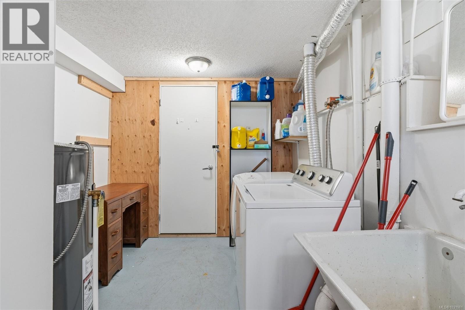 877 Kindersley Rd, Esquimalt