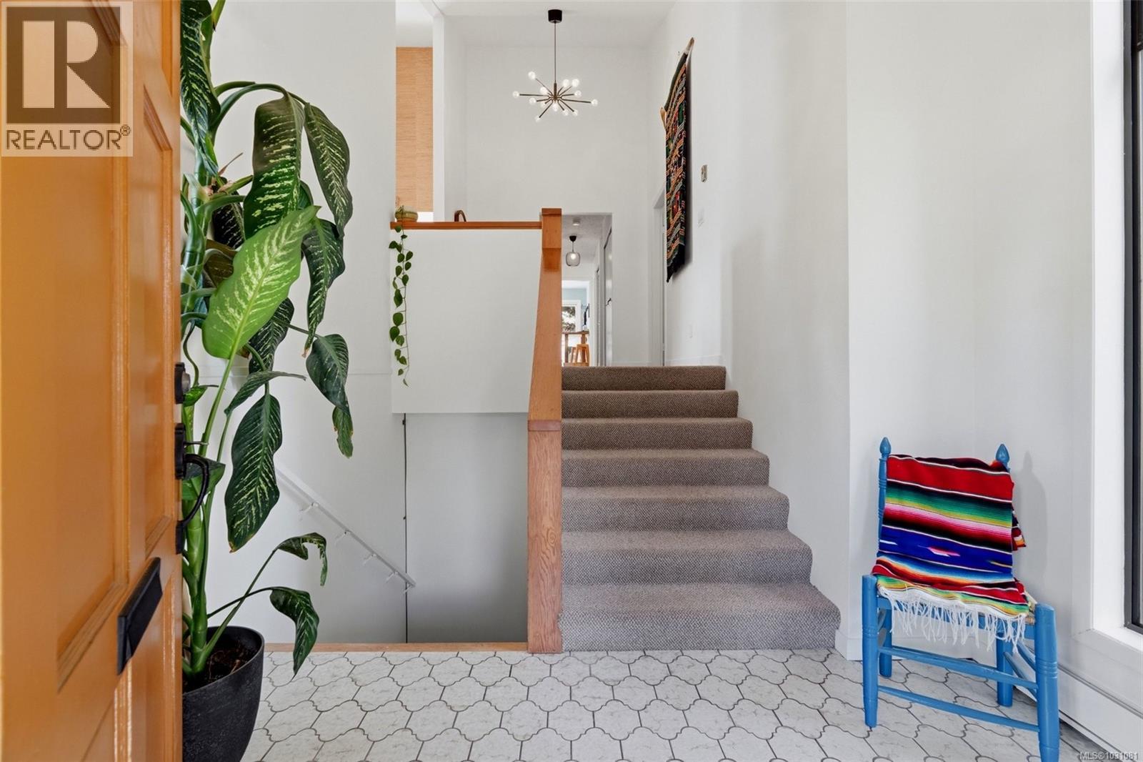 877 Kindersley Rd, Esquimalt