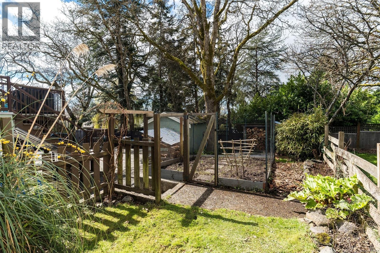 877 Kindersley Rd, Esquimalt