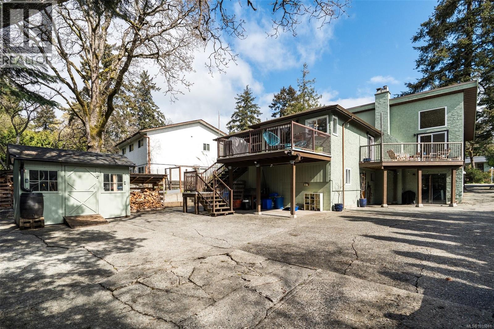 877 Kindersley Rd, Esquimalt