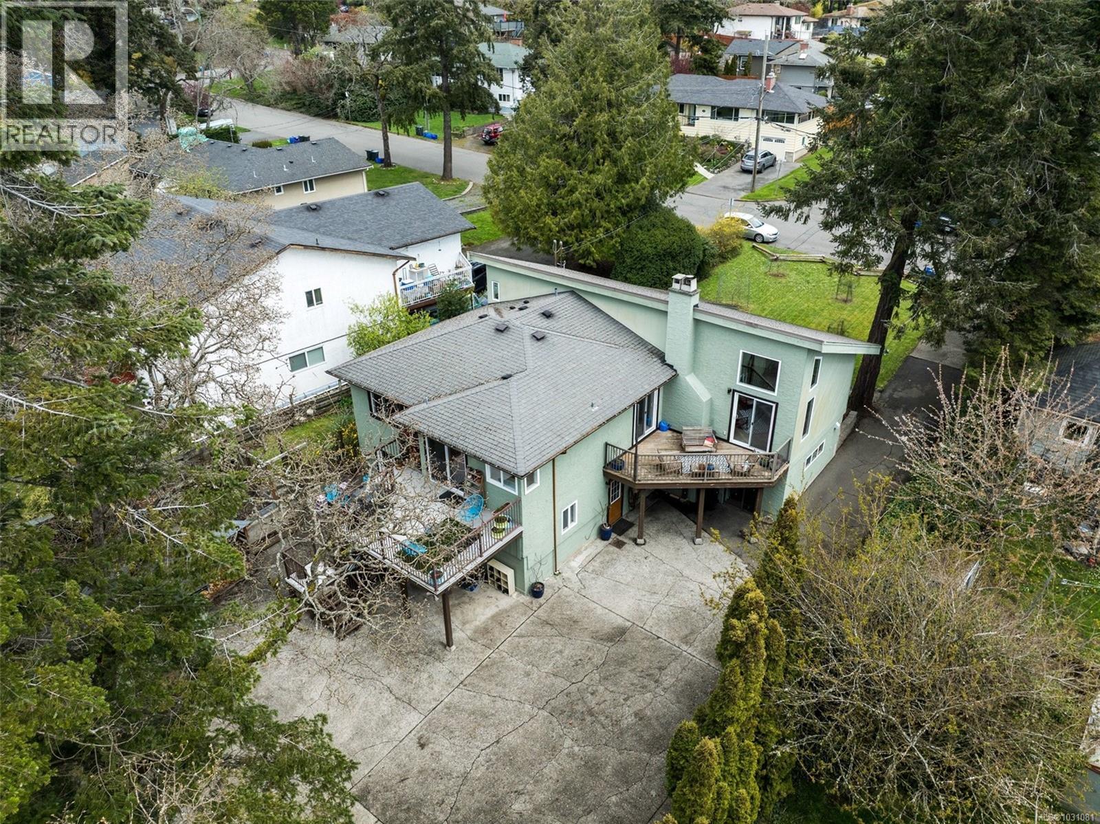 877 Kindersley Rd, Esquimalt