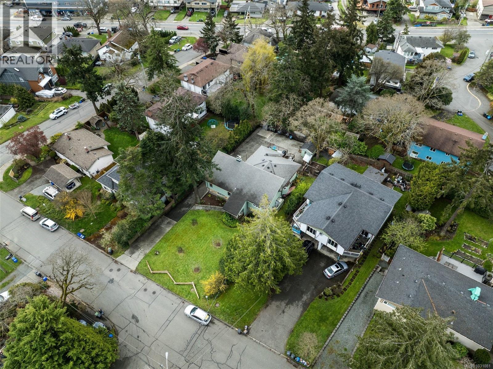 877 Kindersley Rd, Esquimalt