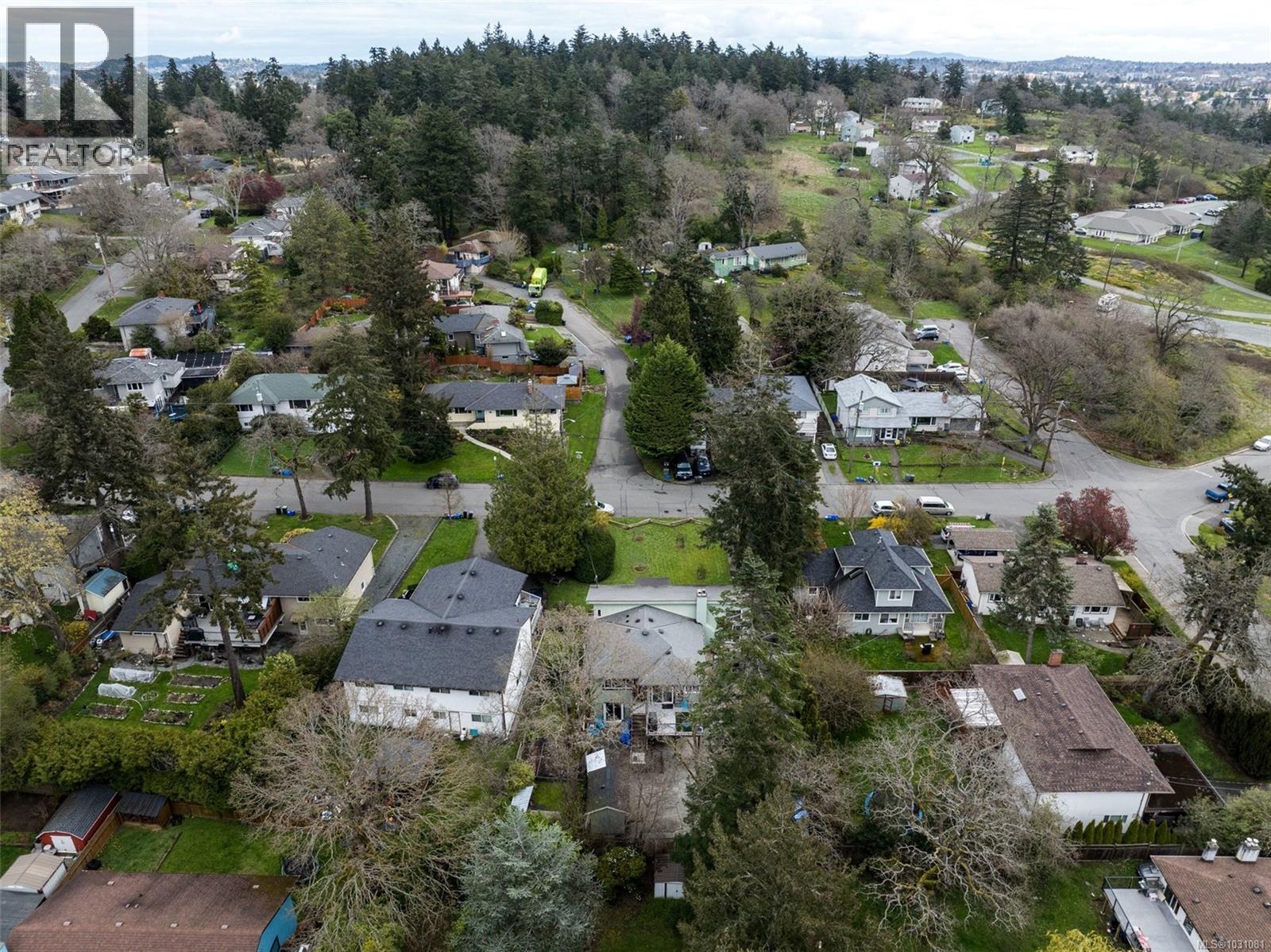 877 Kindersley Rd, Esquimalt