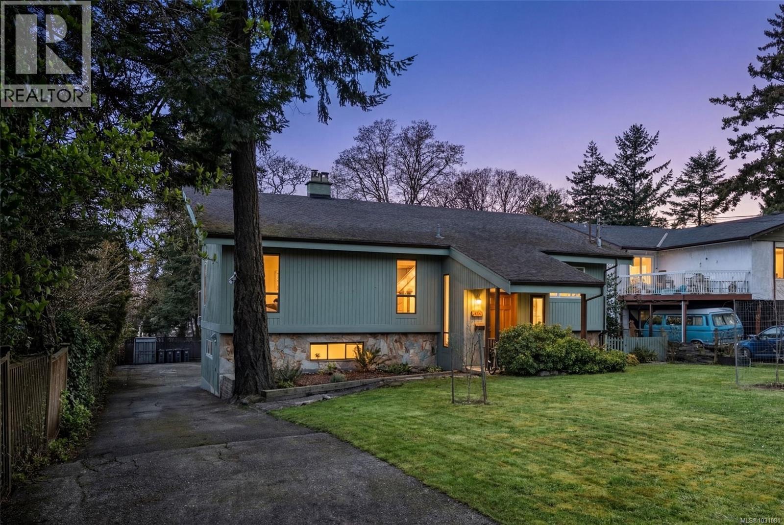 877 Kindersley Rd, Esquimalt