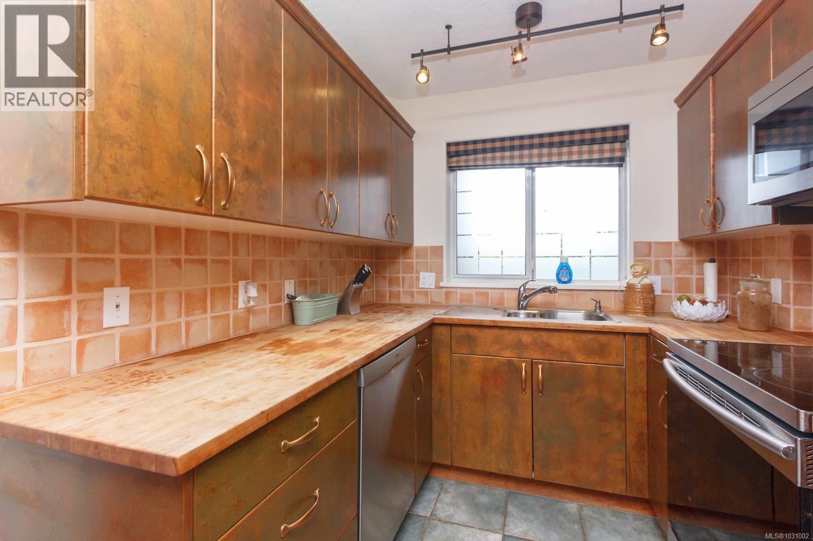 502 75 Songhees Road, Victoria