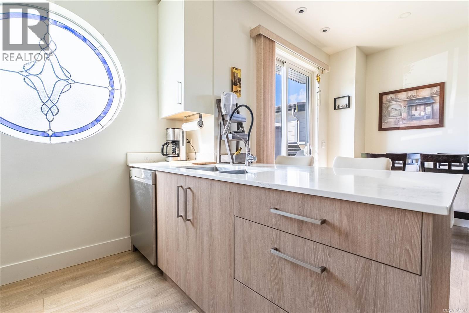 101 3321 Radiant Way, Langford