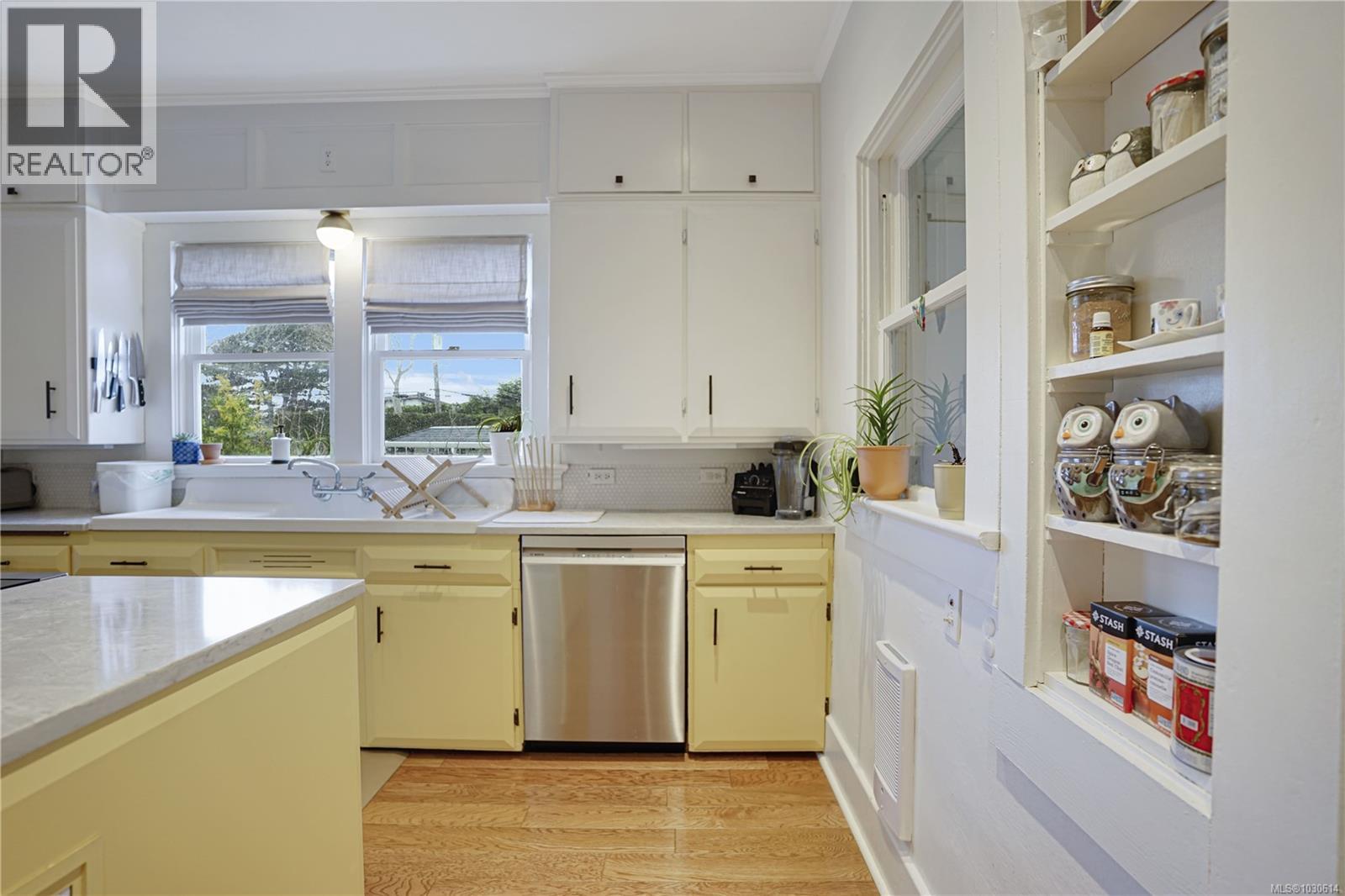 2064 QUIMPER ST - 12