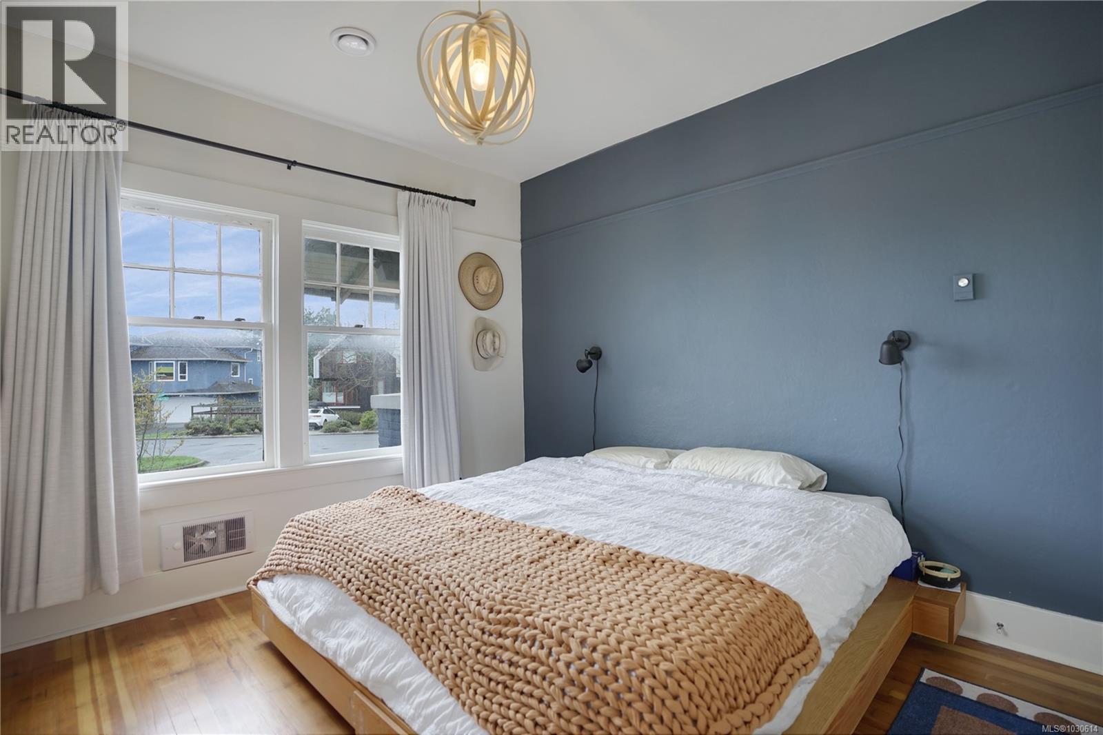 2064 QUIMPER ST - 19