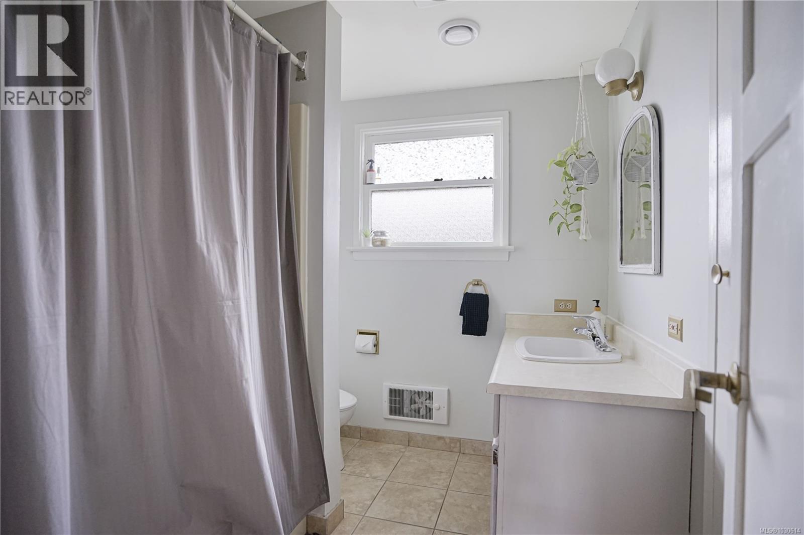 2064 QUIMPER ST - 21