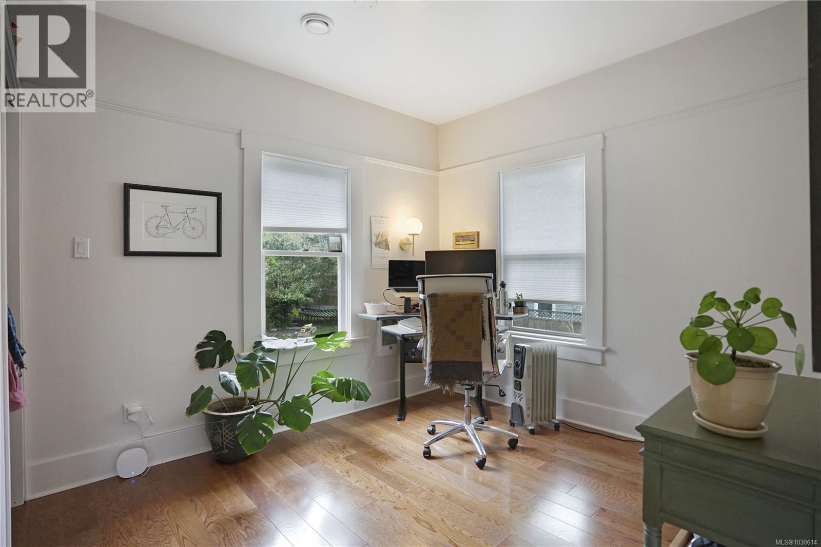 2064 QUIMPER ST - 22