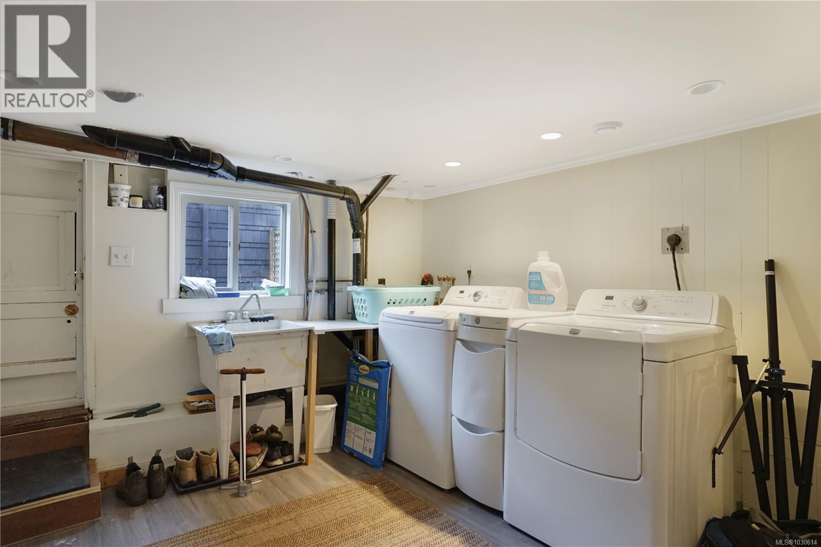 2064 QUIMPER ST - 27