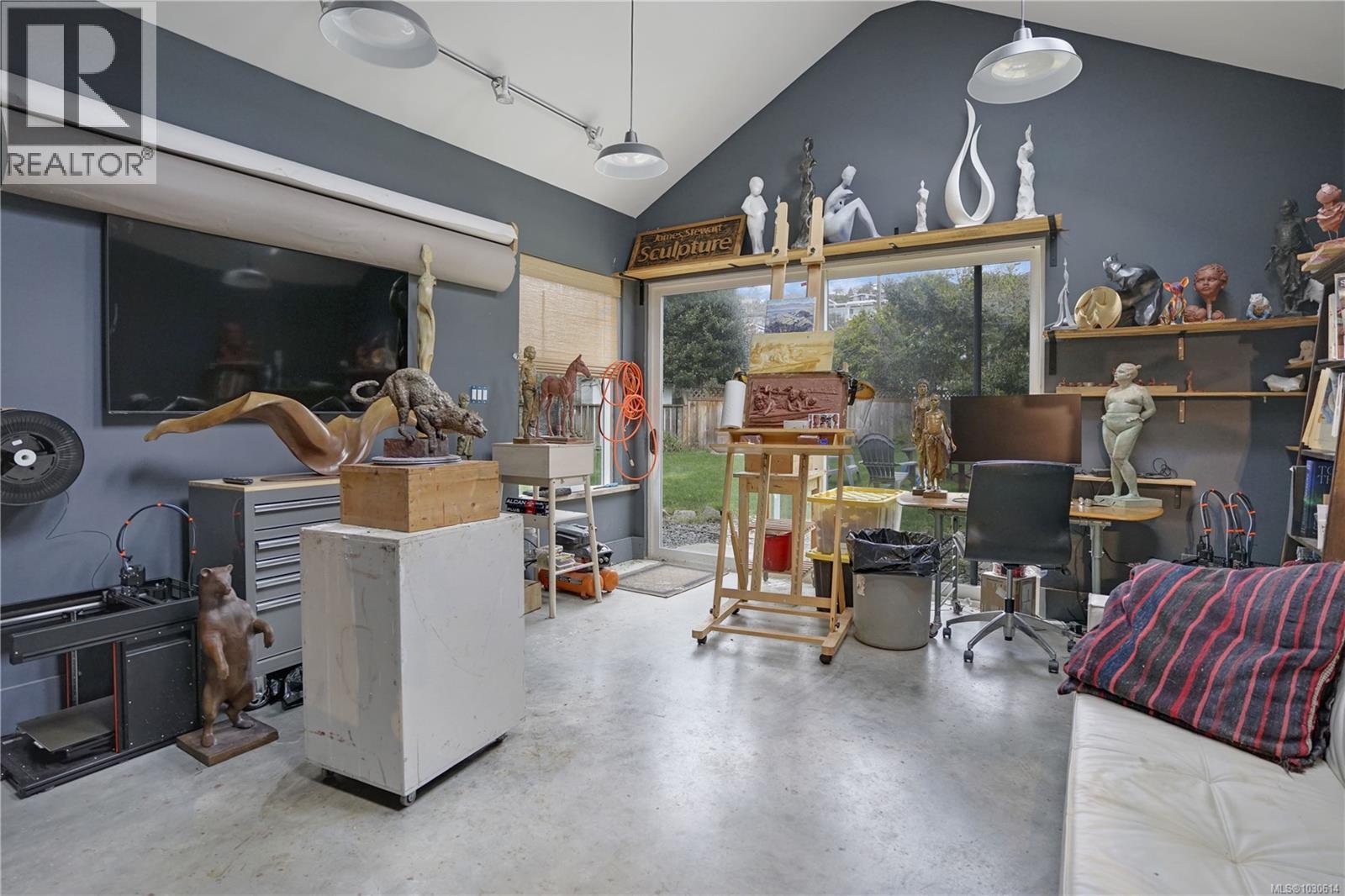 2064 Quimper St - 34