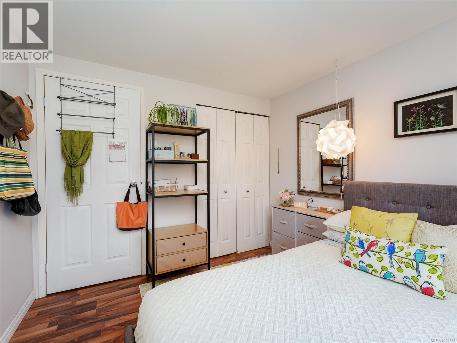 #102 3277 QUADRA ST - 17