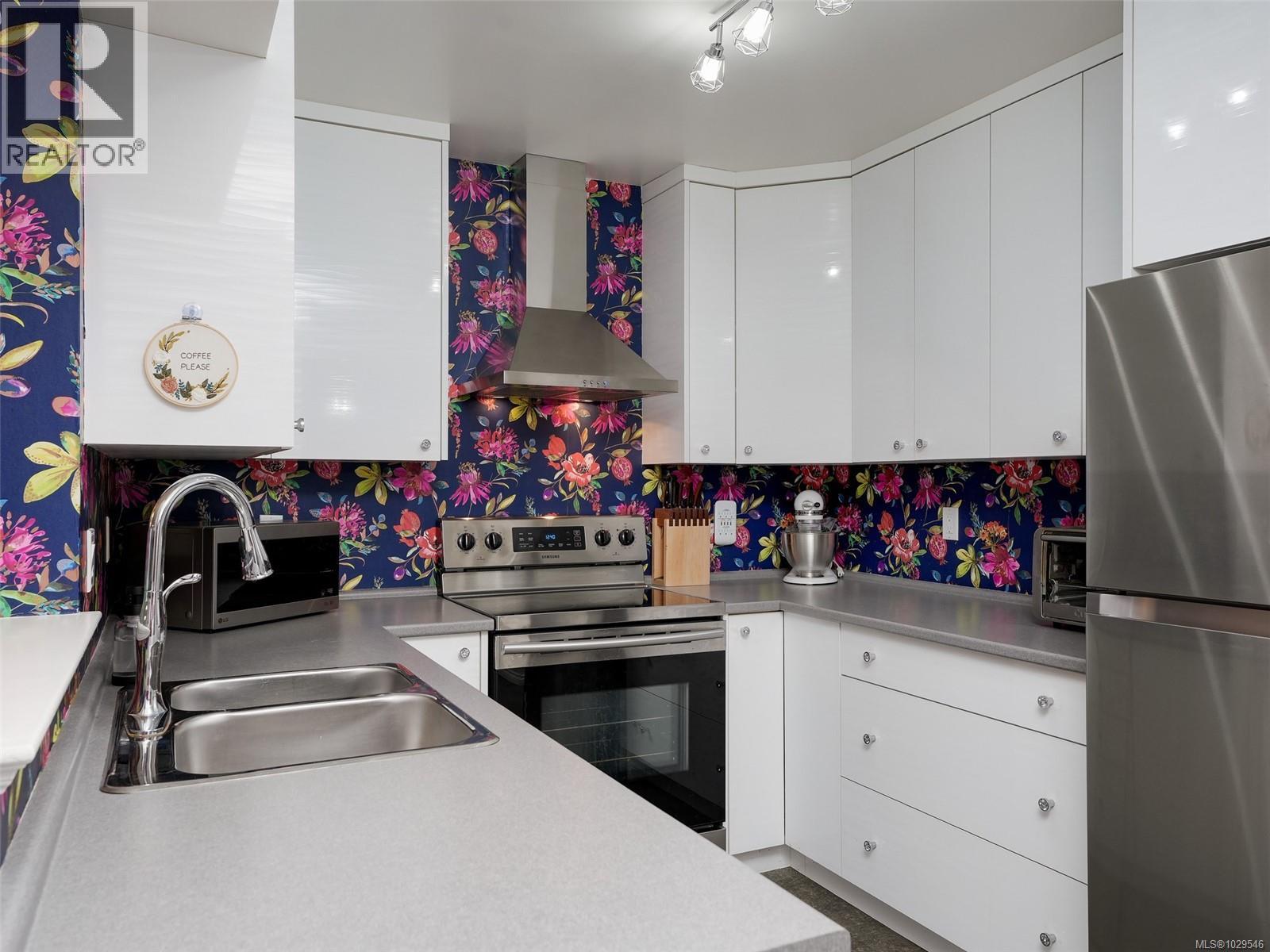 #201 1521 CHURCH AVE - 7