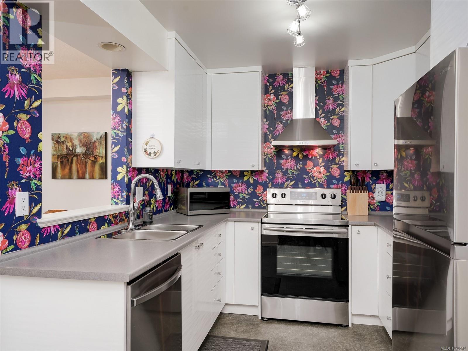 #201 1521 CHURCH AVE - 6