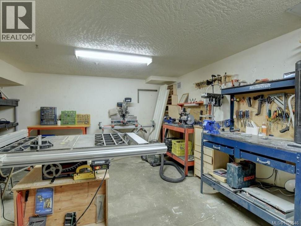 #201 1521 CHURCH AVE - 33