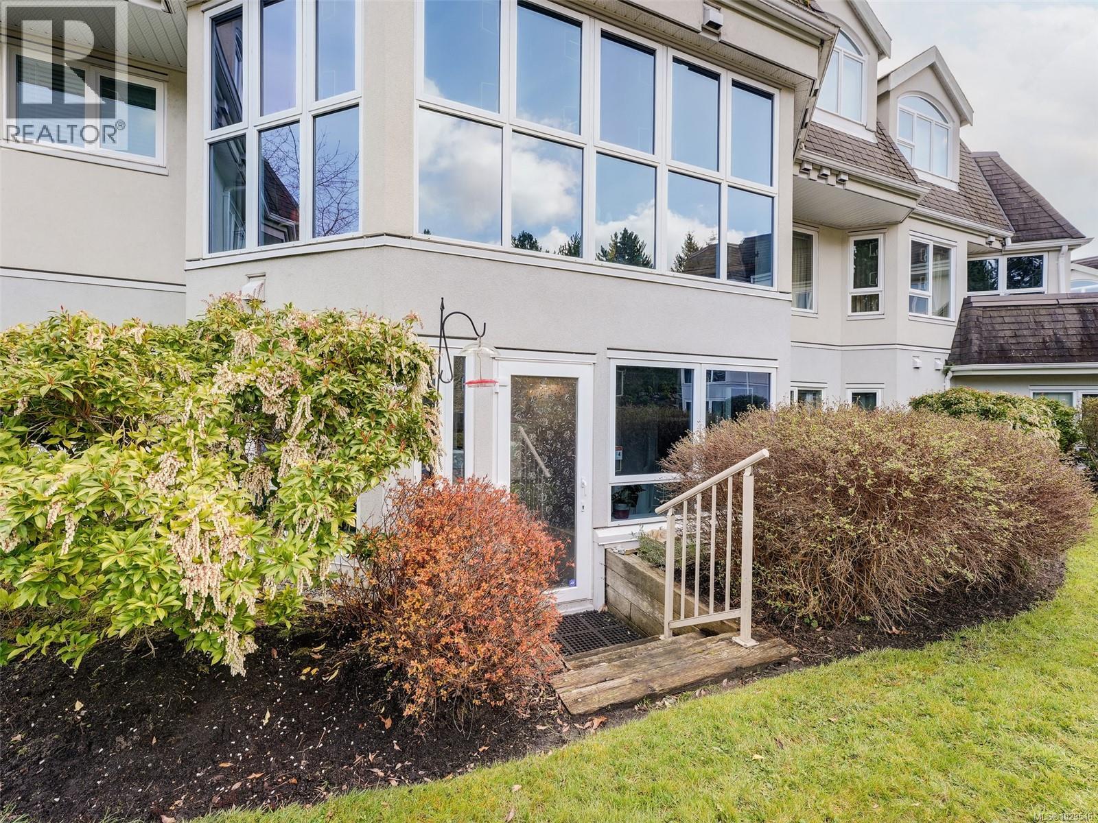 #201 1521 CHURCH AVE - 20