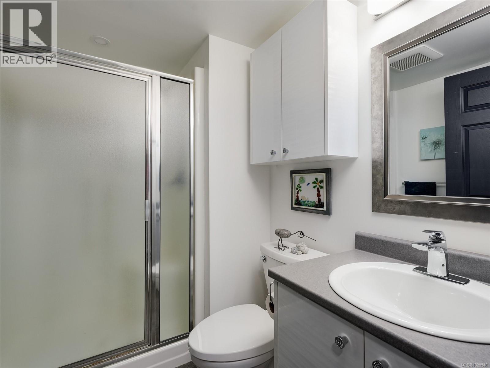 #201 1521 CHURCH AVE - 15