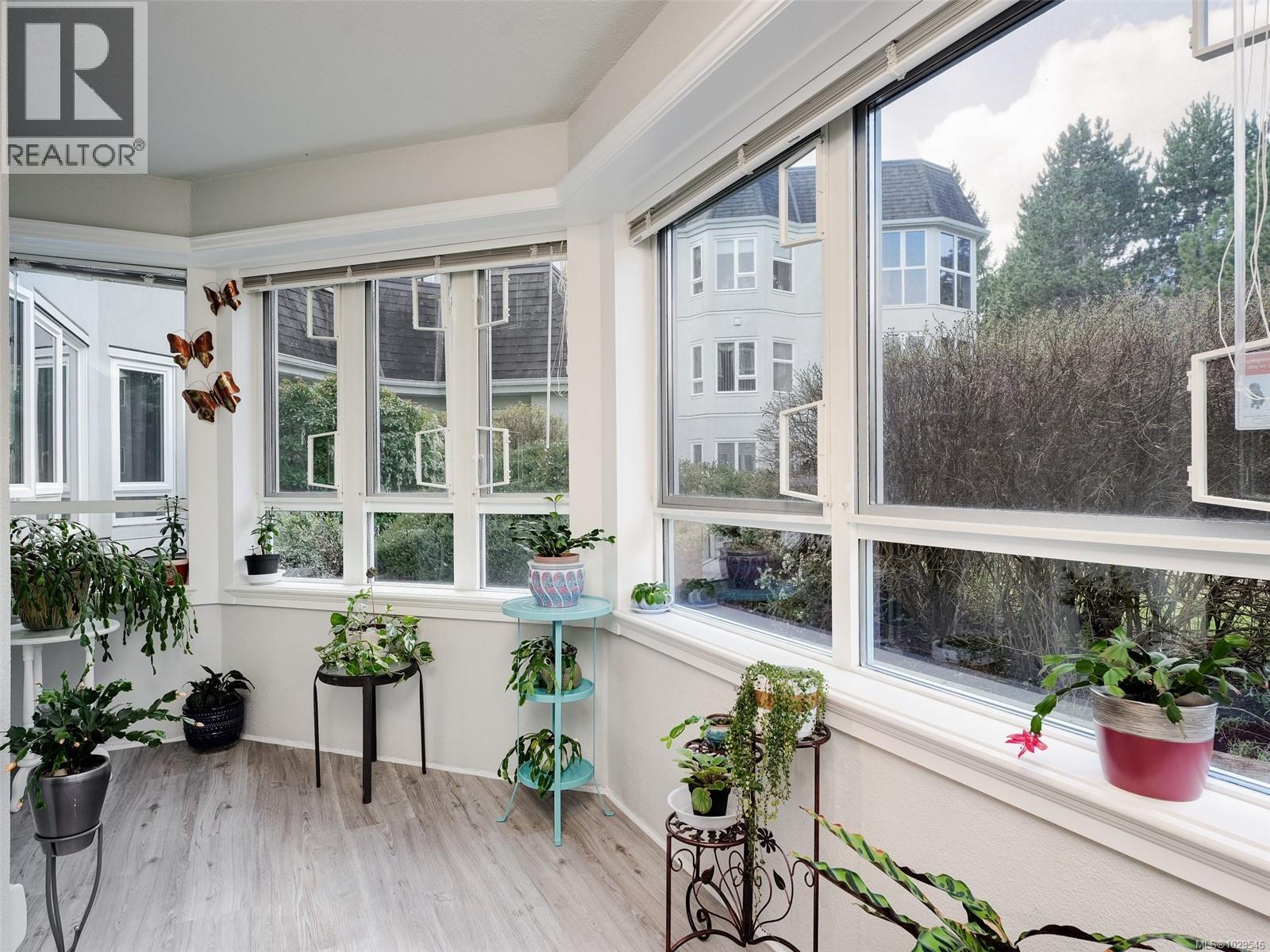 #201 1521 CHURCH AVE - 17