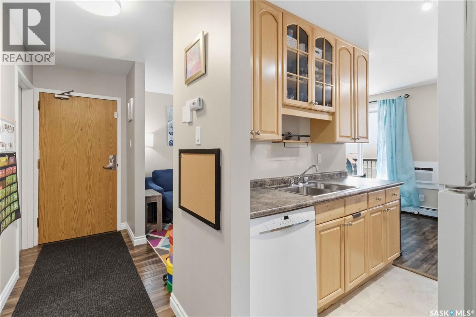 Single Family House Low rise for Sale in B  th STREET E Saskatoon 